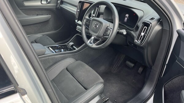 Used Volvo XC40 2023 for sale - 75702477: Photo 9