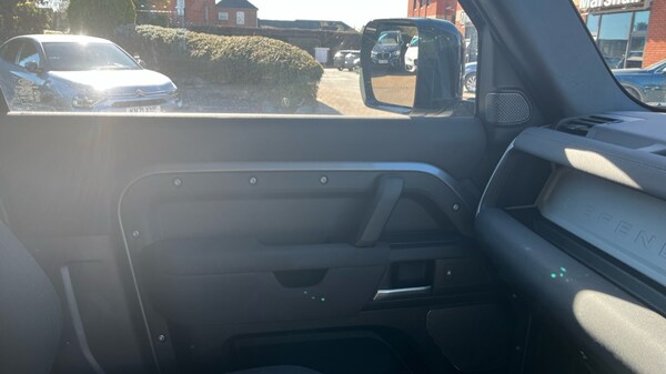 Used Land Rover Defender 2022 for sale - 75565429: Photo 43