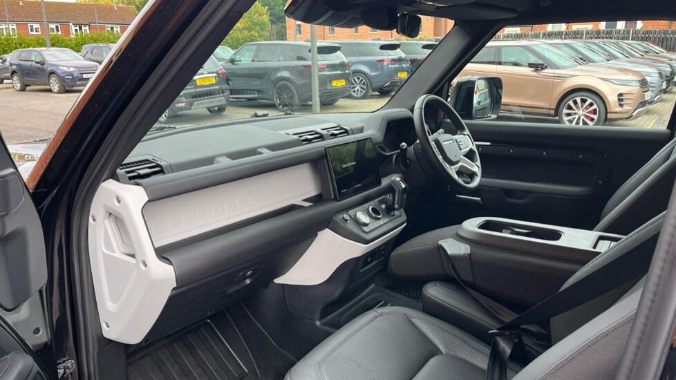 Used Land Rover Defender 2025 for sale - 75984871: Photo 10