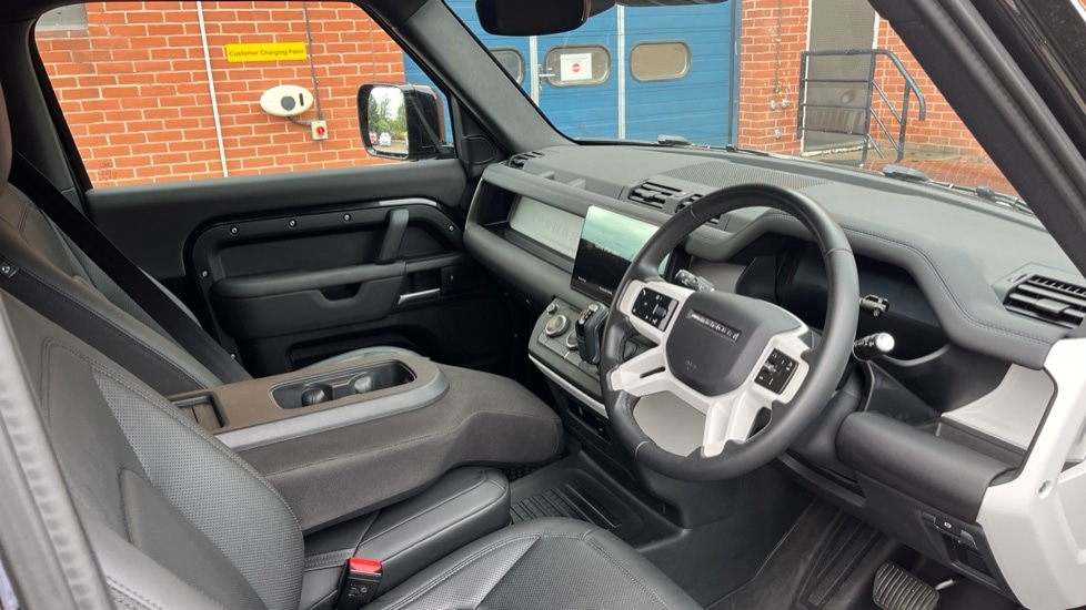 Used Land Rover Defender 2025 for sale - 75984871: Photo 11