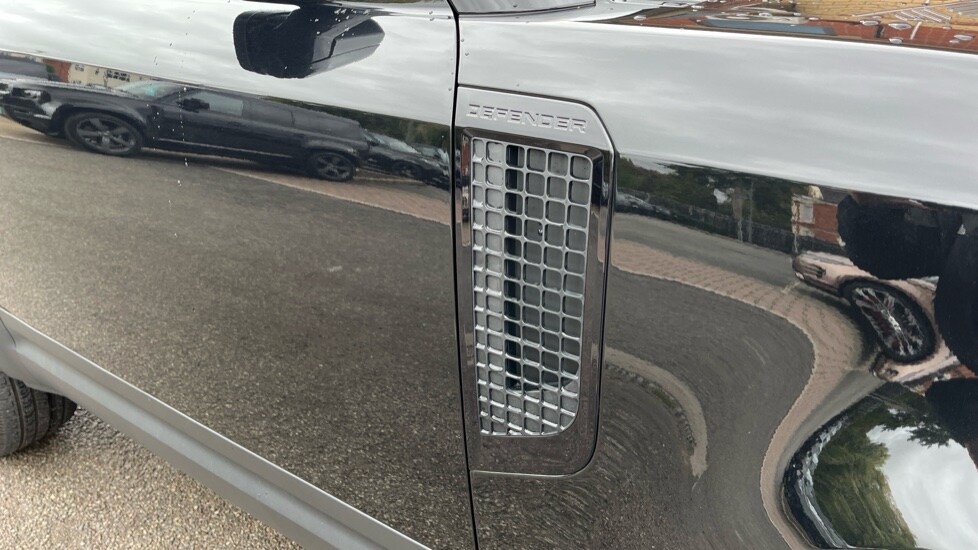 Used Land Rover Defender 2025 for sale - 75984871: Photo 33