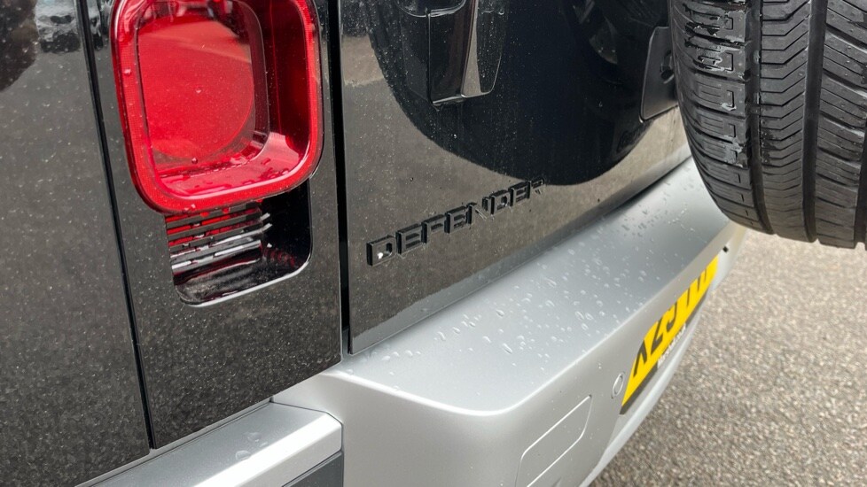Used Land Rover Defender 2025 for sale - 75984871: Photo 36
