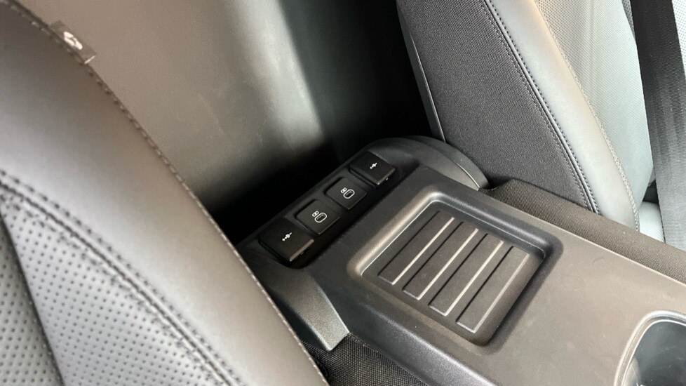 Used Land Rover Defender 2025 for sale - 75984871: Photo 40