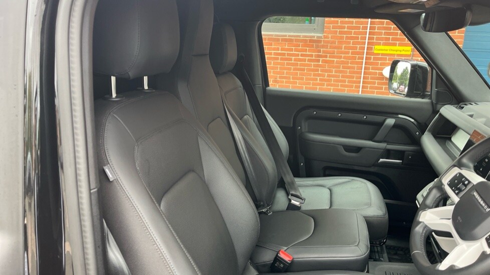 Used Land Rover Defender 2025 for sale - 75984871: Photo 41