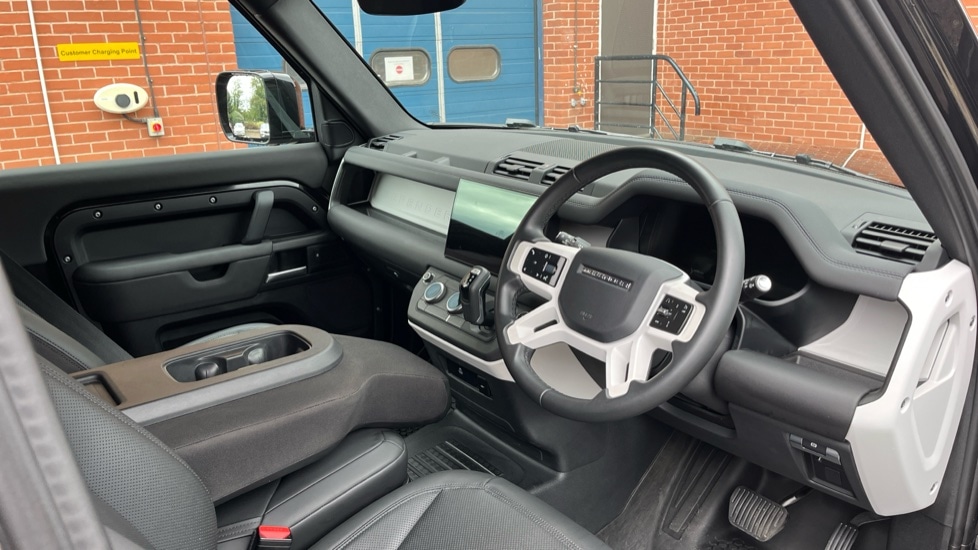 Used Land Rover Defender 2025 for sale - 75984871: Photo 9