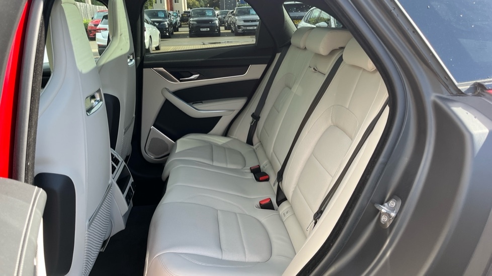 Used Jaguar F-Pace 2024 for sale - 76208856: Photo 14