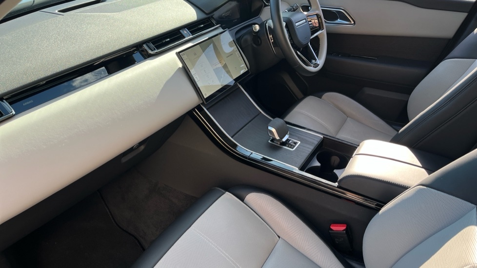 Used Land Rover Range Rover Velar 2025 for sale - 76971282: Photo 10