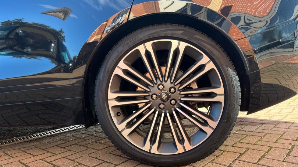 Used Land Rover Range Rover Velar 2025 for sale - 76971282: Photo 18