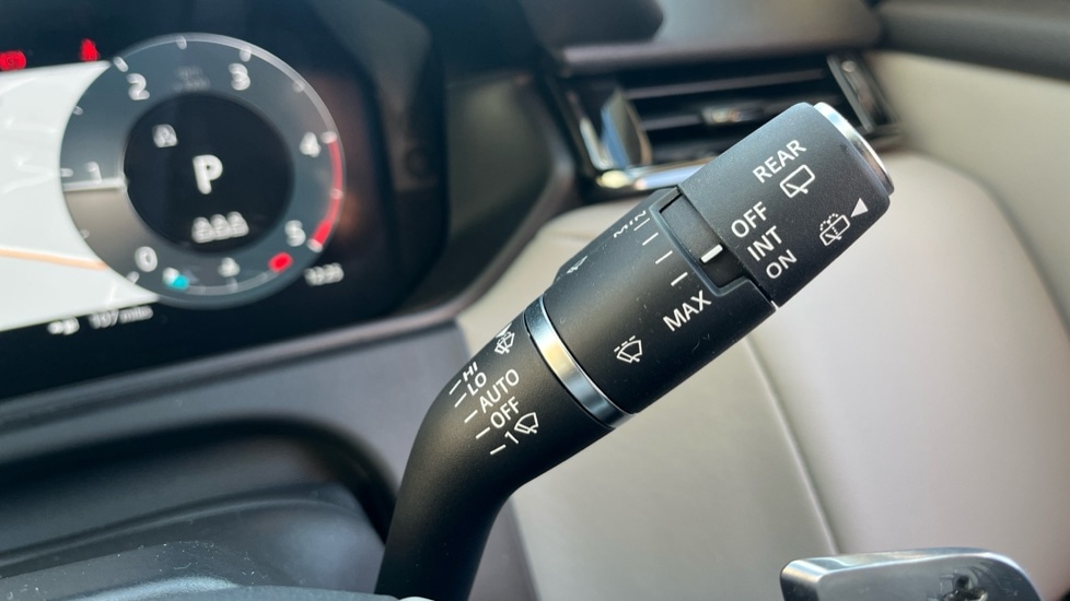 Used Land Rover Range Rover Velar 2025 for sale - 76971282: Photo 24