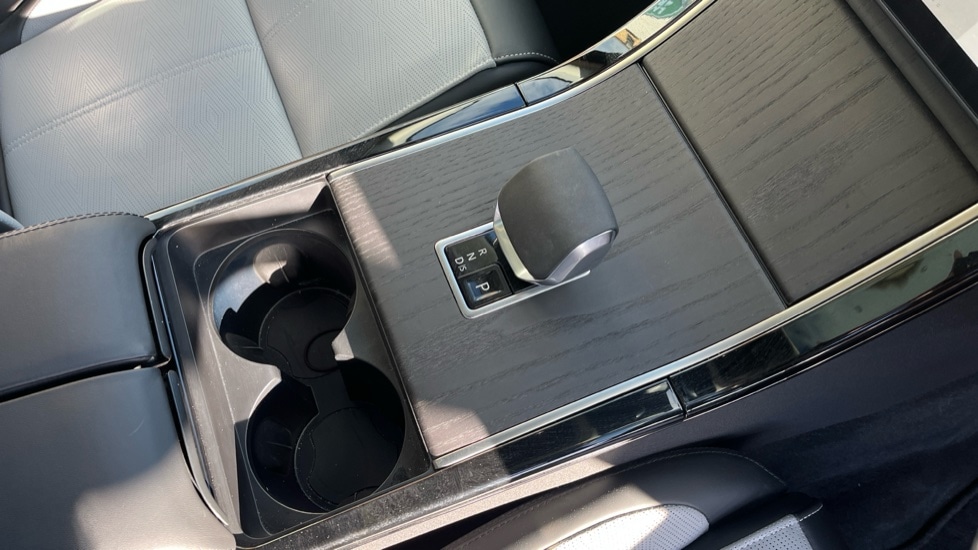 Used Land Rover Range Rover Velar 2025 for sale - 76971282: Photo 28