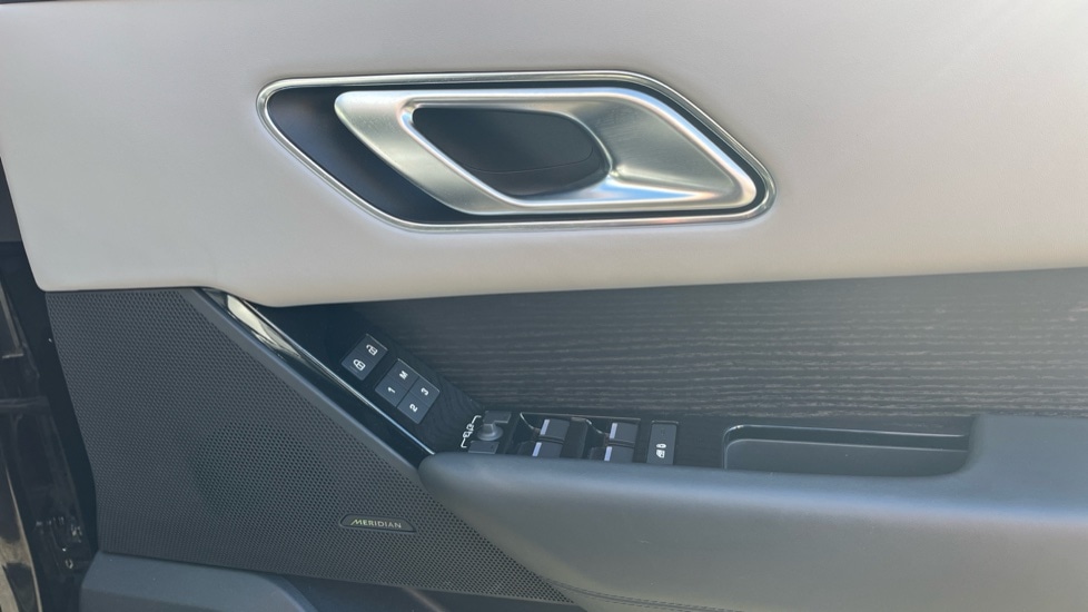 Used Land Rover Range Rover Velar 2025 for sale - 76971282: Photo 30