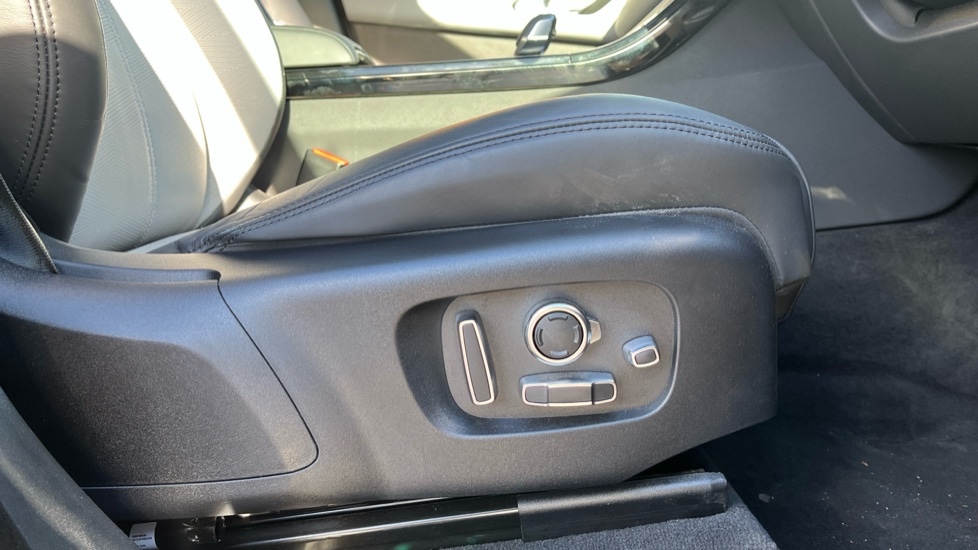 Used Land Rover Range Rover Velar 2025 for sale - 76971282: Photo 32