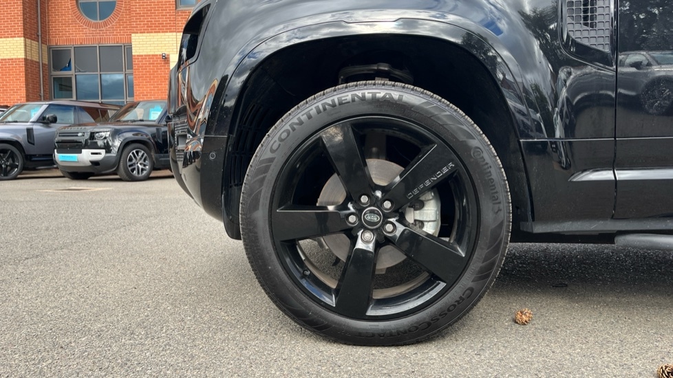 Used Land Rover Defender 2024 for sale - 76466453: Photo 17