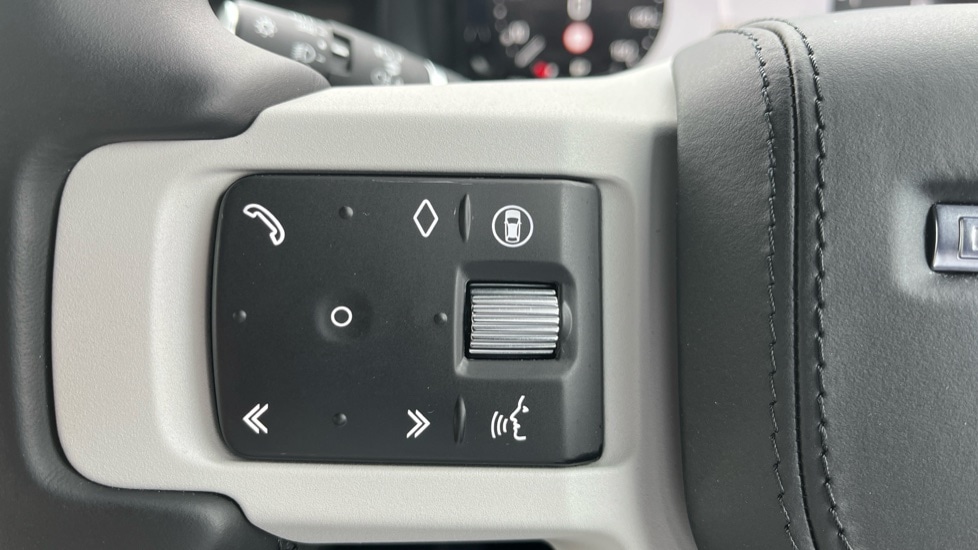 Used Land Rover Defender 2024 for sale - 76466453: Photo 23