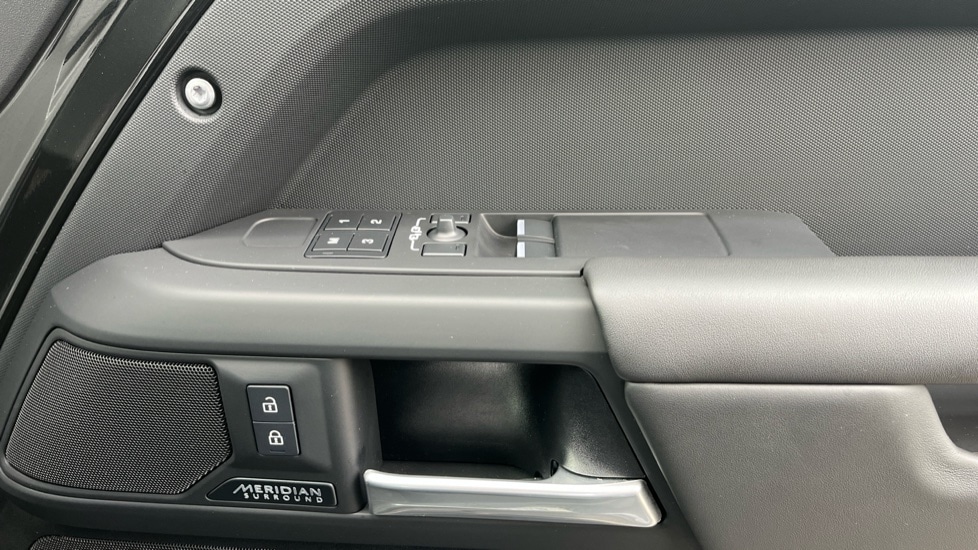 Used Land Rover Defender 2024 for sale - 76466453: Photo 30