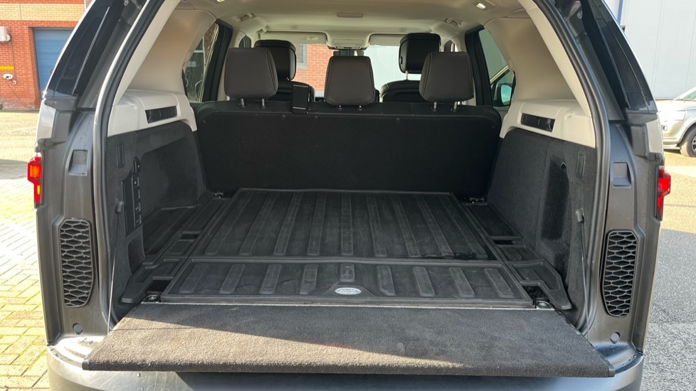 Used Land Rover Discovery 2022 for sale - 76393669: Photo 15