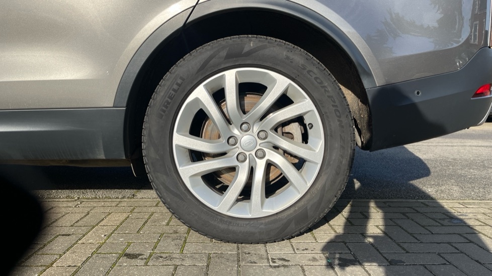 Used Land Rover Discovery 2022 for sale - 76393669: Photo 19