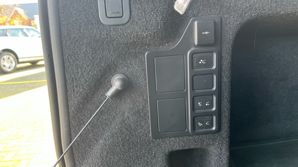 Used Land Rover Discovery 2022 for sale - 76393669: Photo 38