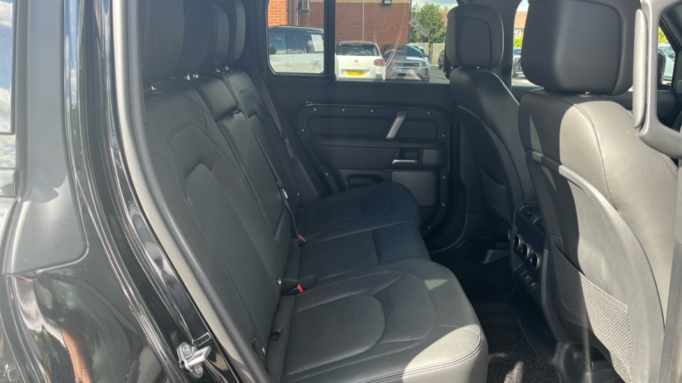 Used Land Rover Defender 2024 for sale - 76146025: Photo 14