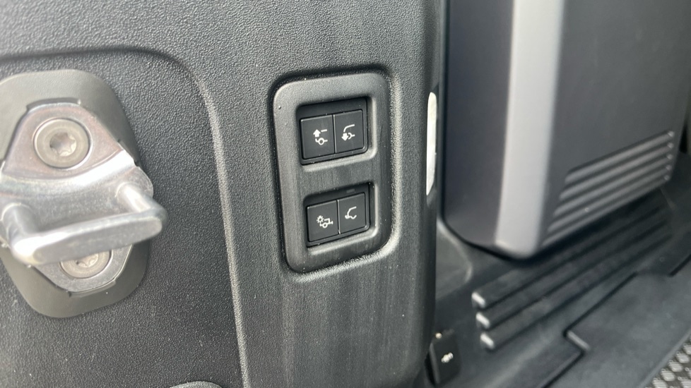 Used Land Rover Defender 2024 for sale - 76146025: Photo 39