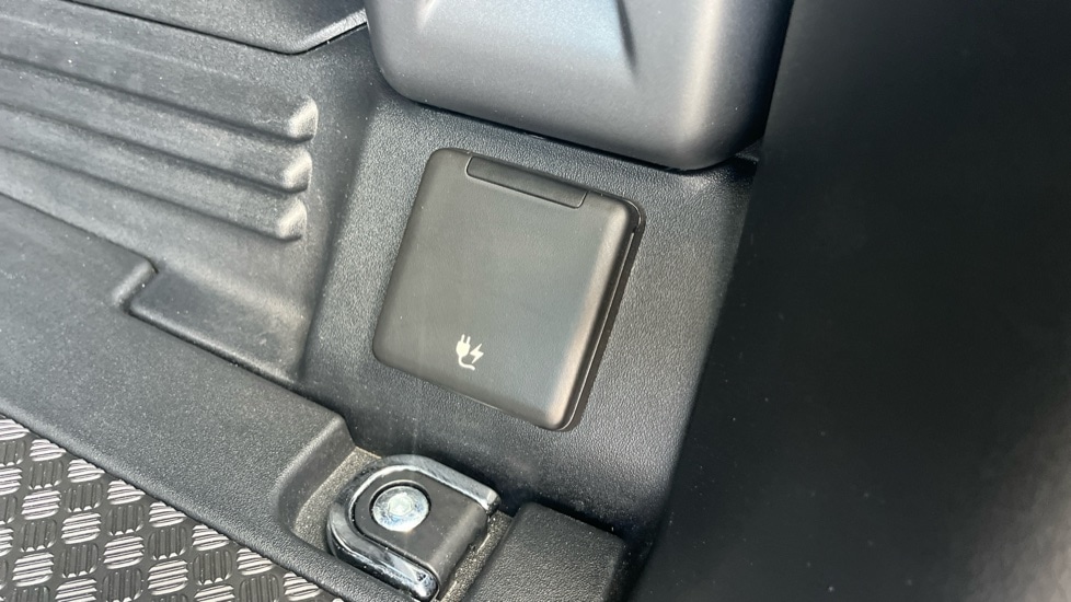 Used Land Rover Defender 2024 for sale - 76146025: Photo 40