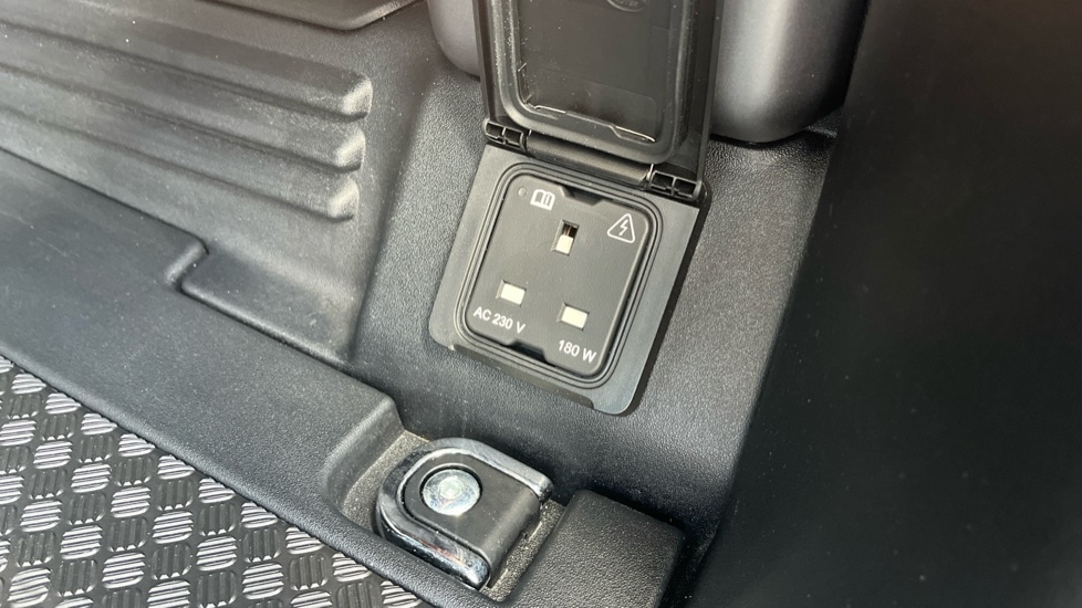 Used Land Rover Defender 2024 for sale - 76146025: Photo 41
