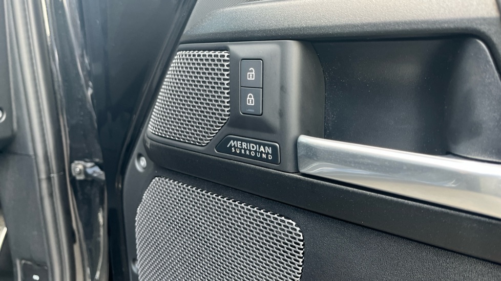Used Land Rover Defender 2024 for sale - 76146025: Photo 44