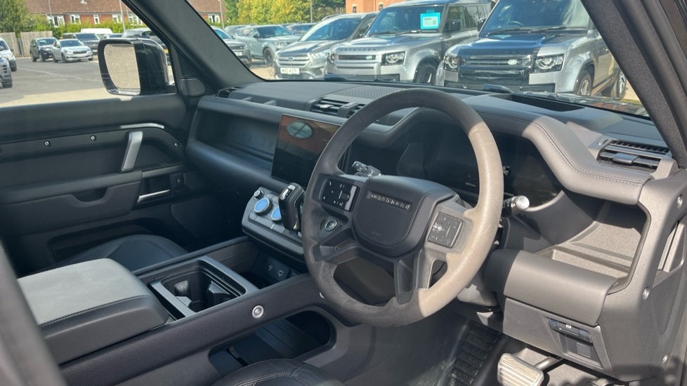Used Land Rover Defender 2024 for sale - 76146025: Photo 9