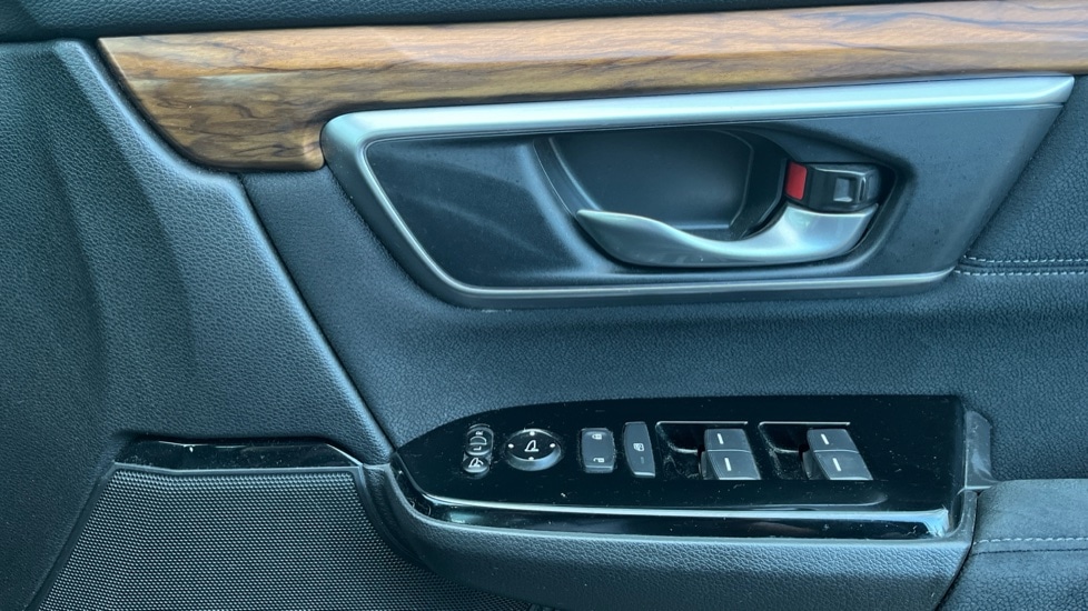 Used Honda CR-V 2018 for sale - 77035811: Photo 30