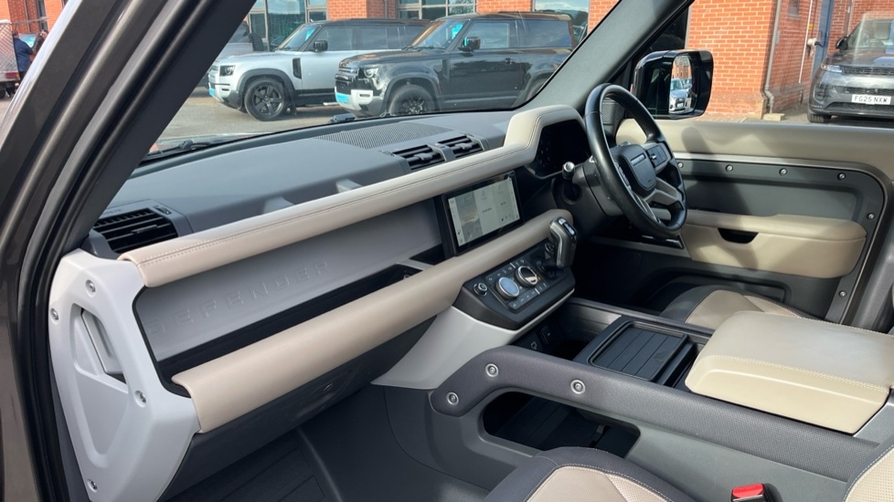 Used Land Rover Defender 2021 for sale - 77025357: Photo 10