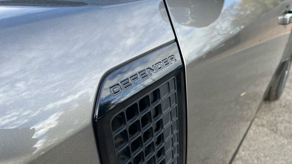 Used Land Rover Defender 2021 for sale - 77025357: Photo 39