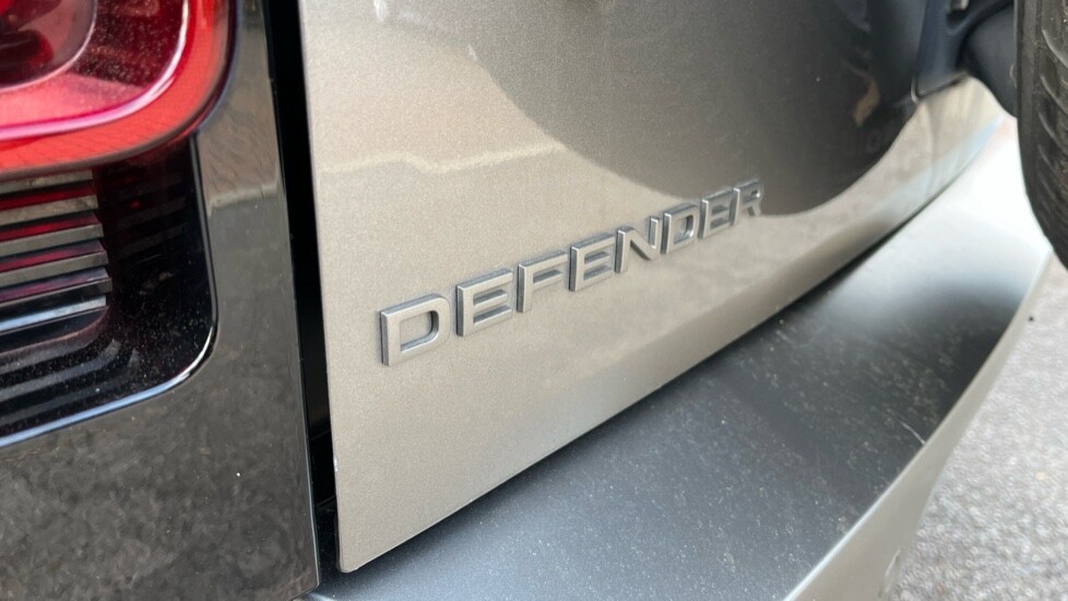 Used Land Rover Defender 2021 for sale - 77025357: Photo 42