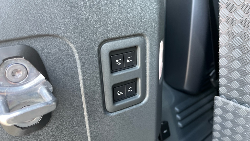 Used Land Rover Defender 2021 for sale - 77025357: Photo 43