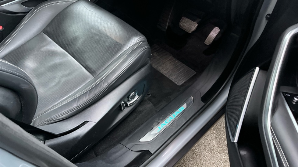 Used Jaguar F-Pace 2021 for sale - 76568119: Photo 36