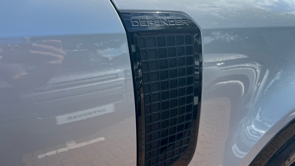 Used Land Rover Defender 2023 for sale - 76501536: Photo 24