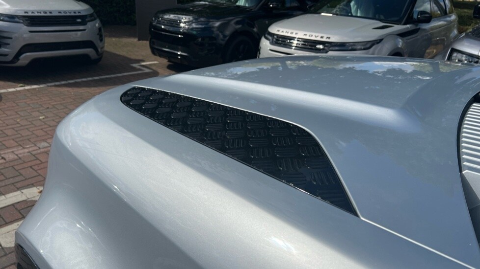 Used Land Rover Defender 2023 for sale - 76501536: Photo 34