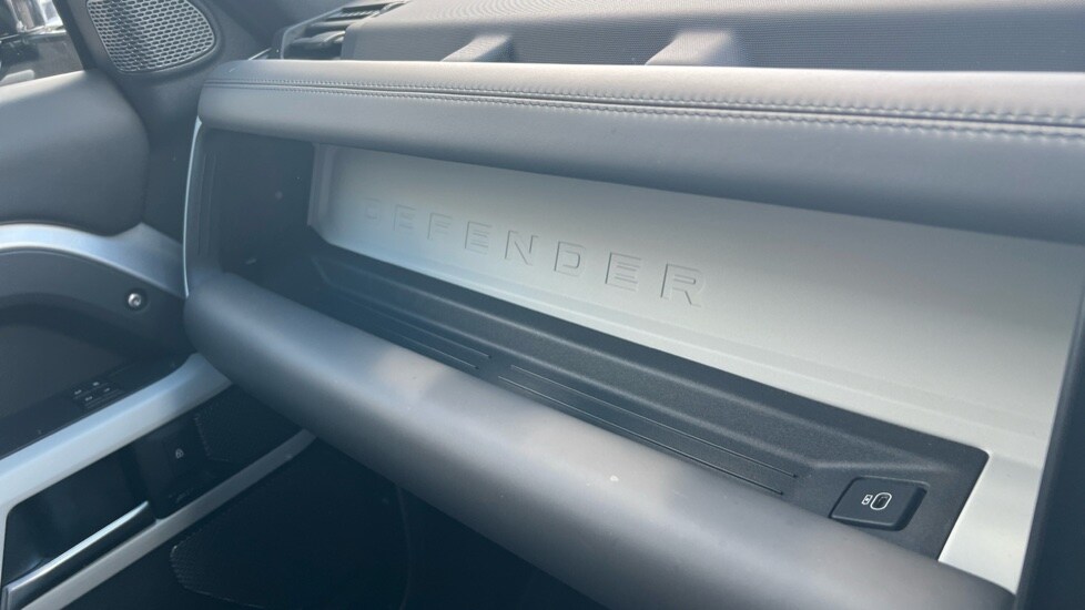 Used Land Rover Defender 2023 for sale - 76501536: Photo 35