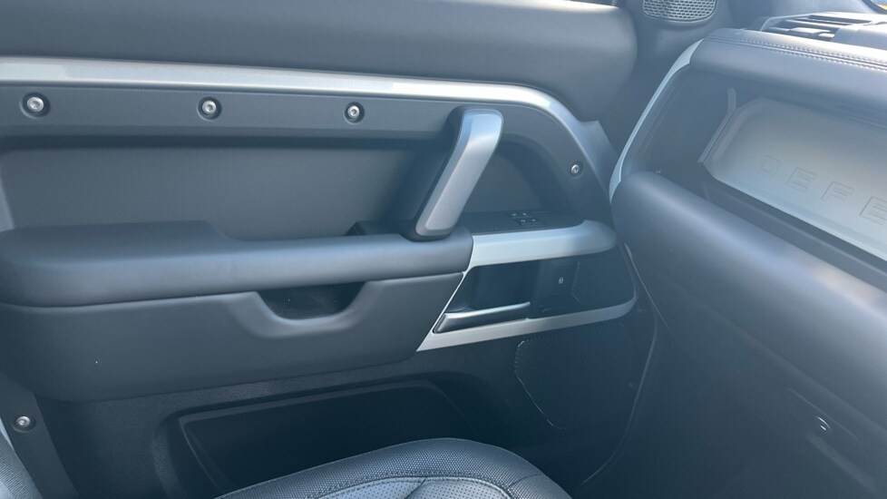 Used Land Rover Defender 2023 for sale - 76501536: Photo 39