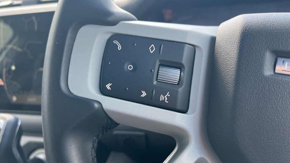 Used Land Rover Defender 2023 for sale - 76501536: Photo 41