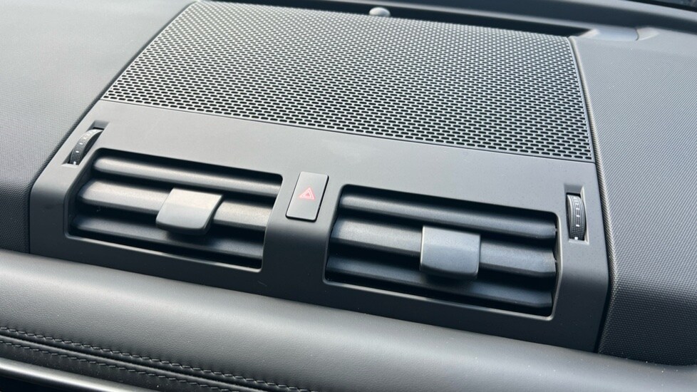 Used Land Rover Defender 2023 for sale - 76501536: Photo 44