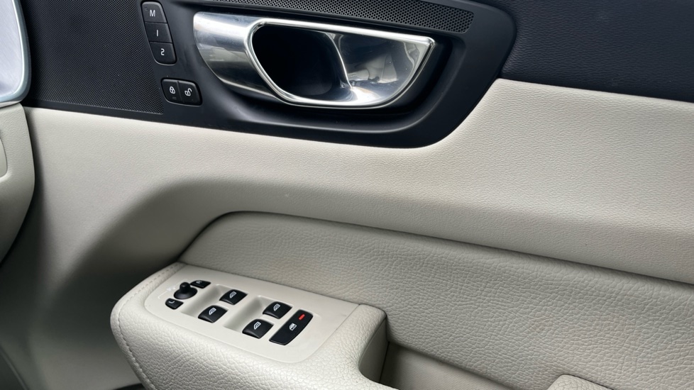 Used Volvo XC60 2021 for sale - 76276500: Photo 29