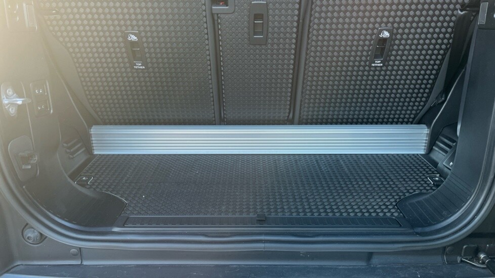 Used Land Rover Defender 2023 for sale - 76999488: Photo 15