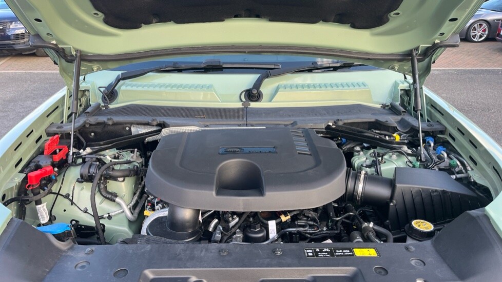 Used Land Rover Defender 2023 for sale - 76999488: Photo 16