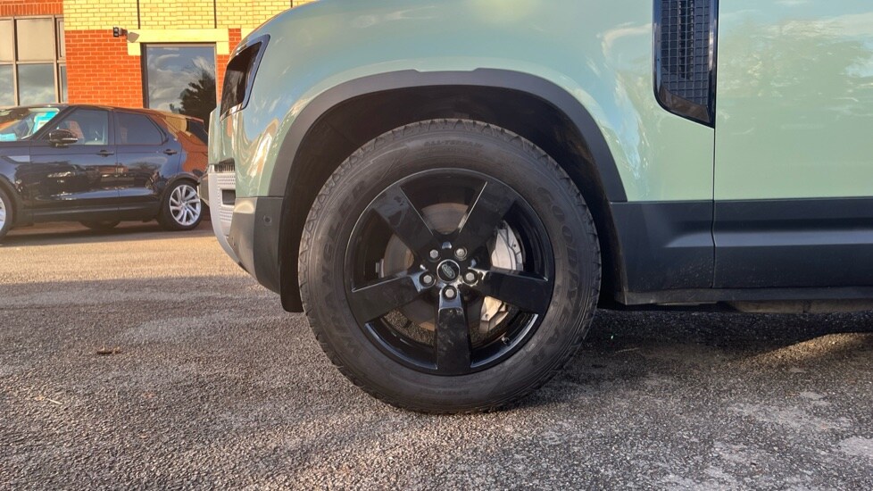 Used Land Rover Defender 2023 for sale - 76999488: Photo 17