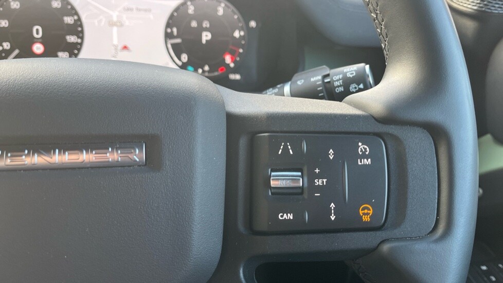 Used Land Rover Defender 2023 for sale - 76999488: Photo 22