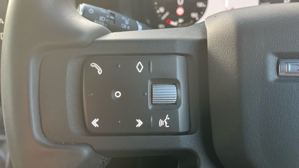 Used Land Rover Defender 2023 for sale - 76999488: Photo 23