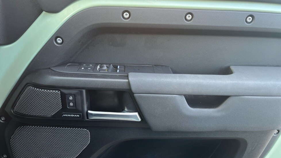 Used Land Rover Defender 2023 for sale - 76999488: Photo 30