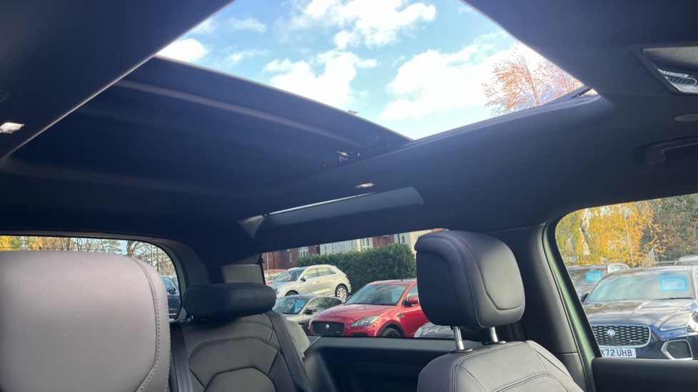 Used Land Rover Defender 2023 for sale - 76999488: Photo 31