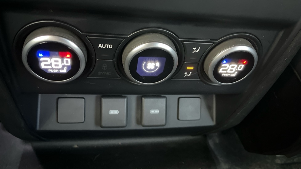 Used Land Rover Defender 2023 for sale - 76999488: Photo 32