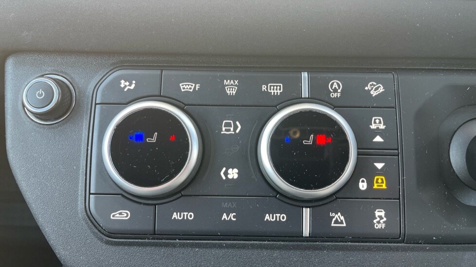 Used Land Rover Defender 2023 for sale - 76999488: Photo 33